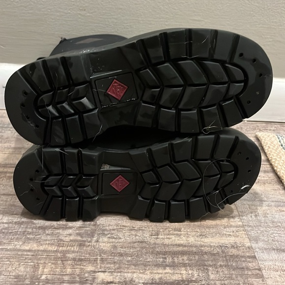 Women’s size 7 muck boots - chore - Picture 4 of 6